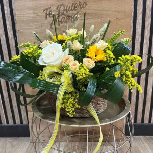 Cesto de Flores Campestres "Te quiero Mamá"