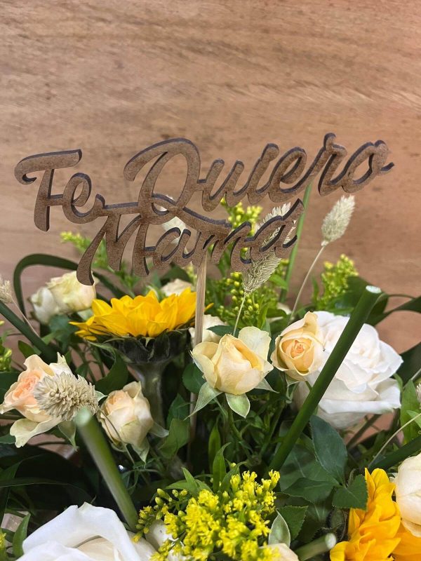 Cesto de Flores Campestres "Te quiero Mamá" - Imagen 3